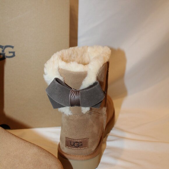 NIEW UGG WOMEN'S BAILEY SUEDE BOW WATER RESISTANT SUEDE SHEARLING LINED 10 - Picture 2 of 8